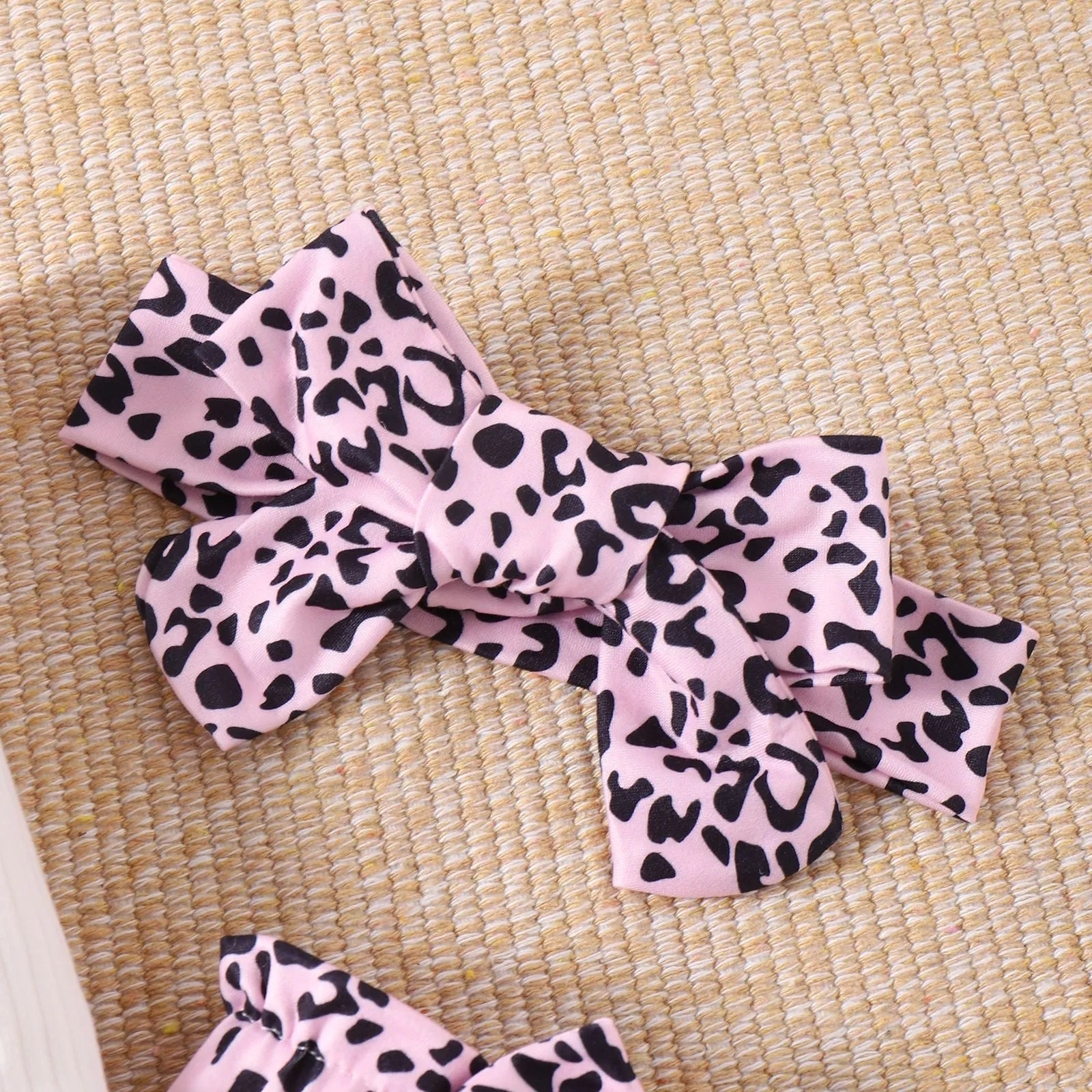 2 Pieces Set Baby Kid Girls Love heart Rompers And Leopard Pants Wholesale 24011118