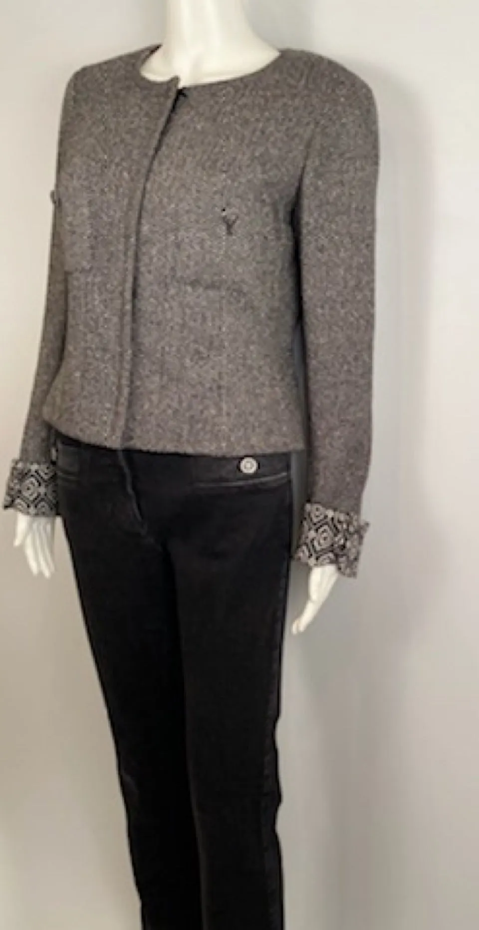 Chanel 08A 2008 Fall Collarless Herringbone Jacket with removable Cuffs FR 40 US 4