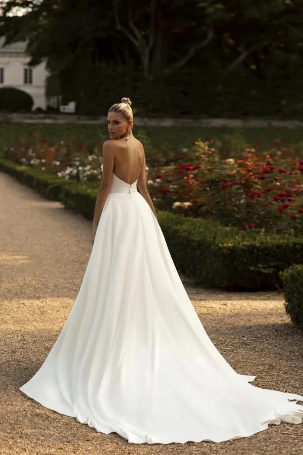 Charming Ivory Long Mermaid Sweetheart Satin Wedding Dresses with Slit